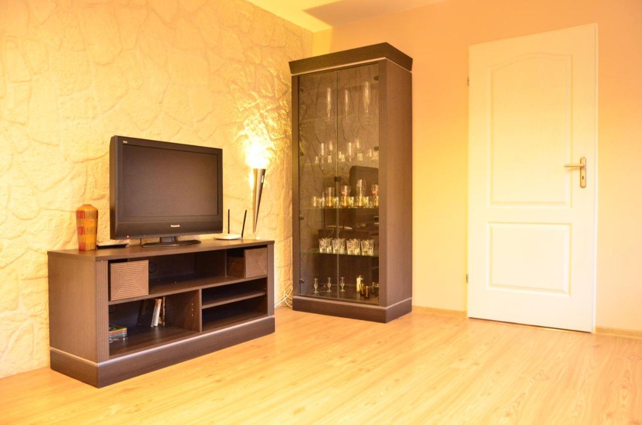 Cozy Apartment By The Old Town Гданск Екстериор снимка