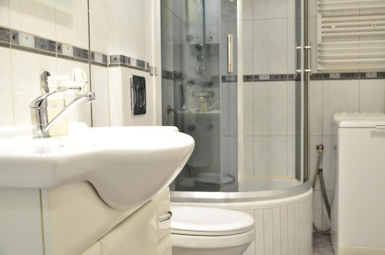 Cozy Apartment By The Old Town Гданск Екстериор снимка